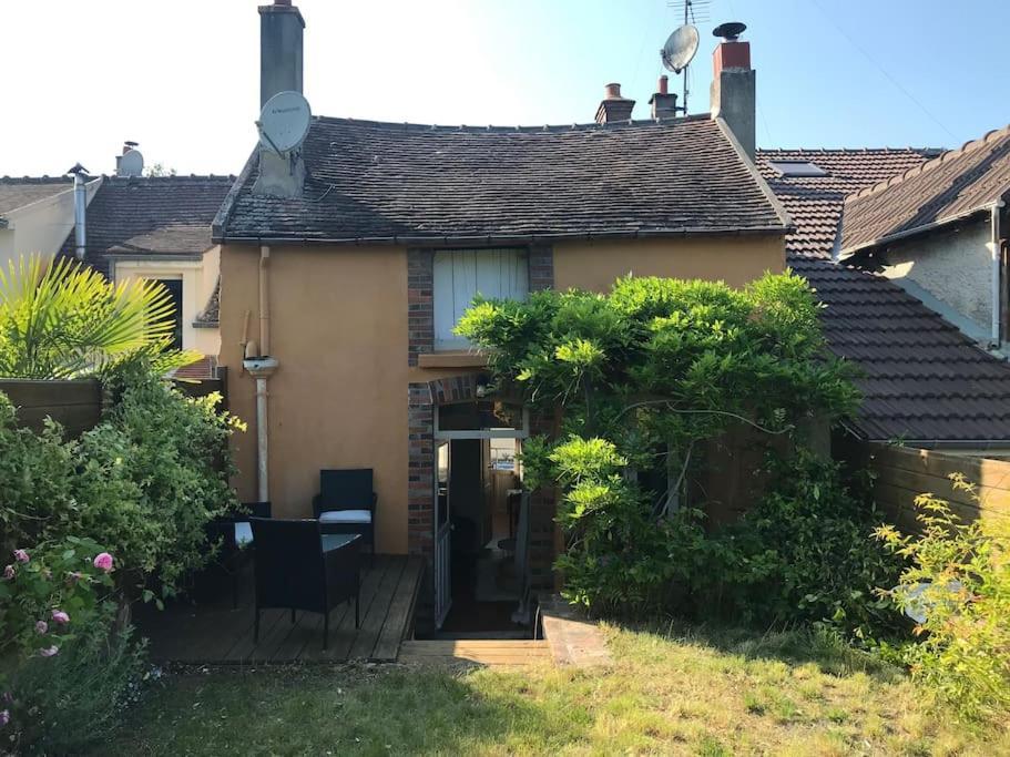Maisonnette Le Long Du Loing Episy Exterior photo